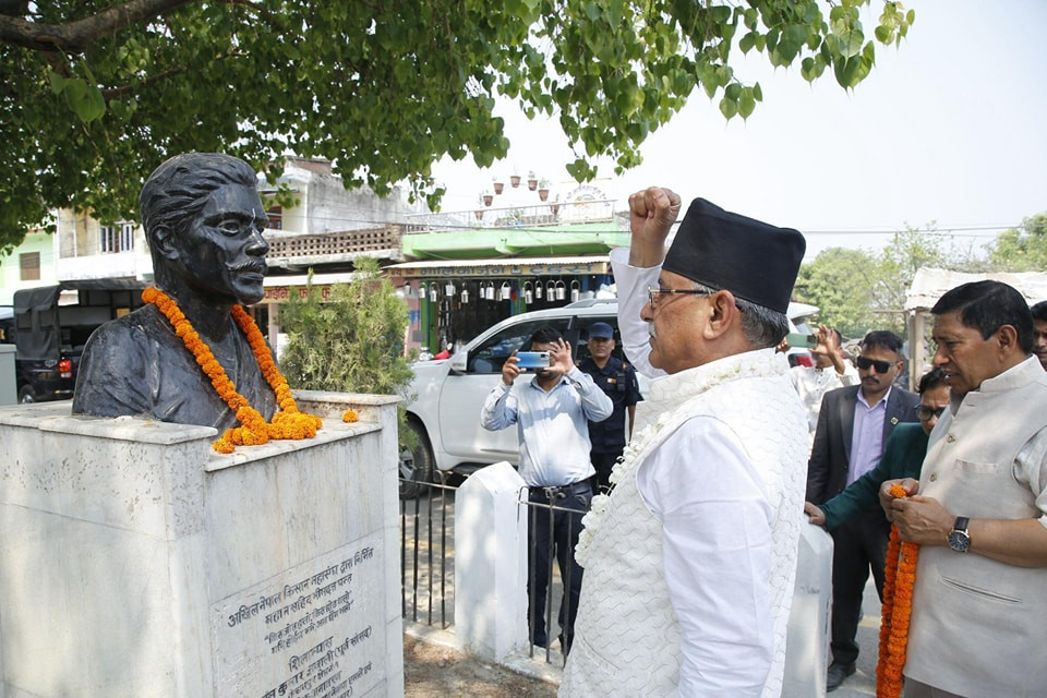 अध्यक्ष प्रचण्डद्वारा भिमदत्त पन्तको सालिकमा माल्यार्पण