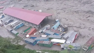 रसुवामा बाढीबाट विस्थापितलाई सुरक्षित गन्तव्यतर्फ पठाइयो