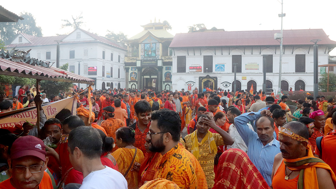 पशुपतिनाथ मन्दिरसहित शिवालयमा भक्तजनको भीड