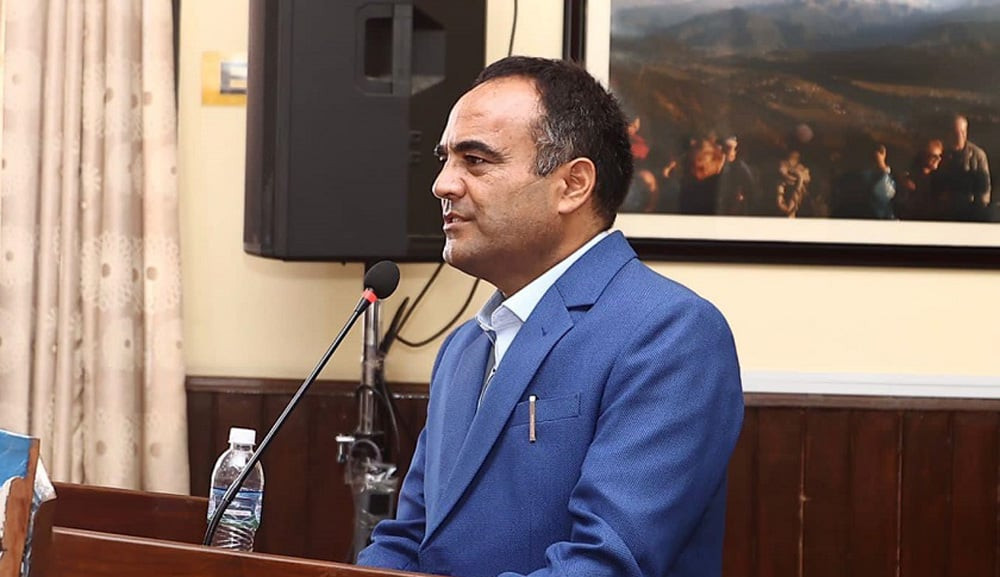 महामन्त्रीको दौडमा नैनसिंह महरको ‘मध्यमार्गी’ रणनीति किन सफल हुदैछ ?