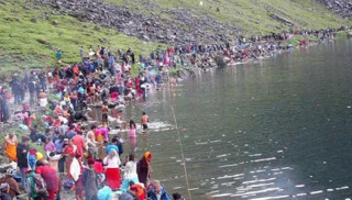 गोसाइँकुण्डमा स्नानगर्ने क्रममा दुईजना तीर्थालु बेपत्ता