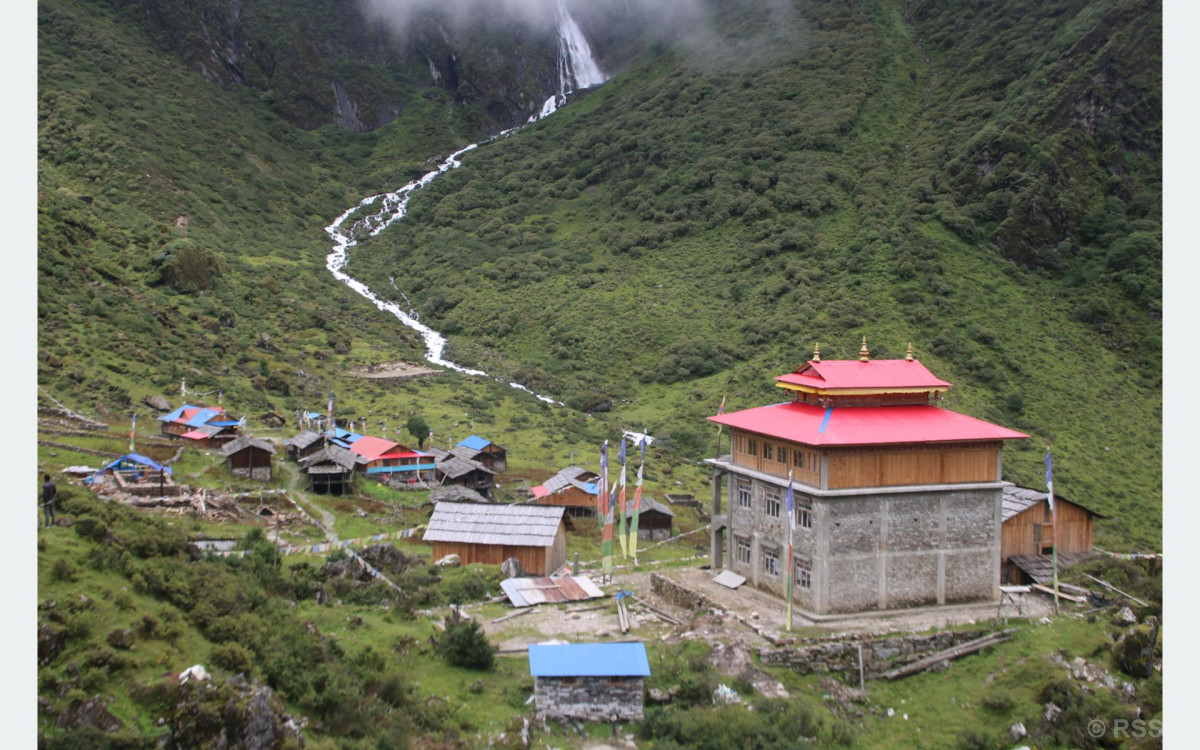 आर्थिक अभावमा जोङलुङ गुम्बा पुनर्निर्माण अधुरै