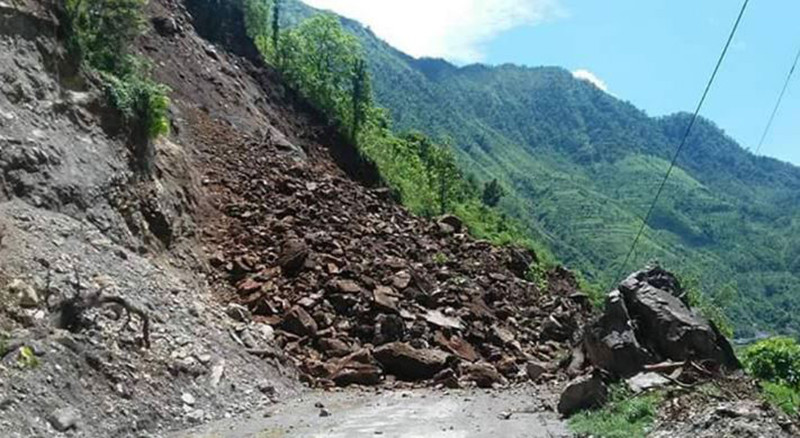 बाढीपहिरोका कारण गुल्मीका तीनवटा मुख्य सडकहरु अवरुद्ध