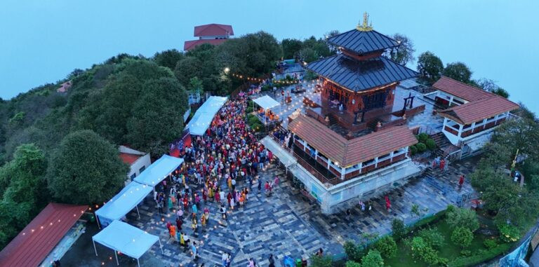 चन्द्रागिरी भालेश्वर मन्दिर परिसरमा महाआरती हुँदै
