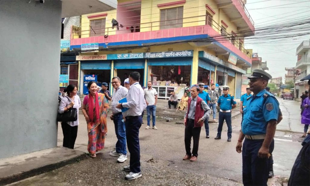 मानव अधिकार आयोगको टोलीले रवि लामिछाने रहेको कारागारको अनुगमन गर्दै