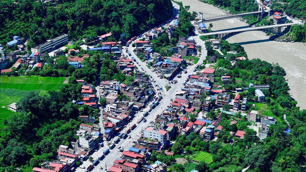 अस्तव्यस्त नारायणगढ–मुग्लिन सडकखण्ड (तस्वीरहरू)