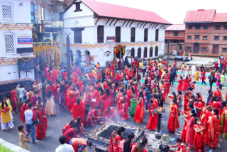 पशुपतिनाथ मन्दिरमा बिहान ३ बजेदेखि चारवटै ढोका खुला