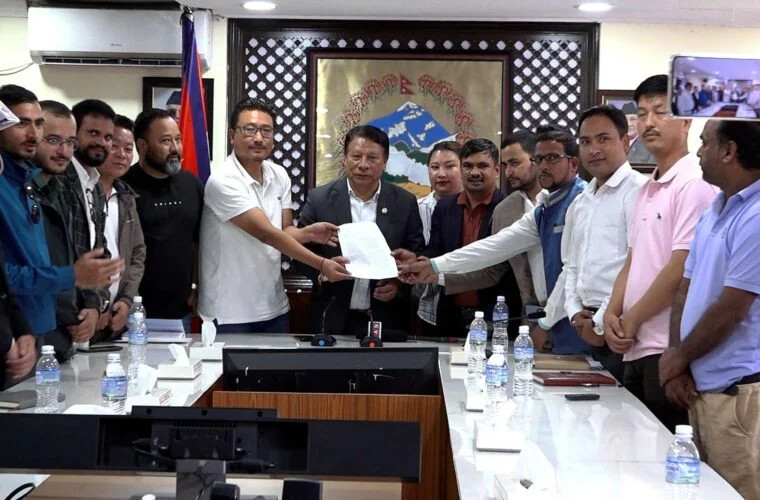 शिक्षा विधेयकप्रति विद्यार्थी संगठनहरुको असहमति, कार्यवाहक प्रधानमन्त्रीलाई बुझाए ९ बुँदे ध्यानाकर्षण पत्र