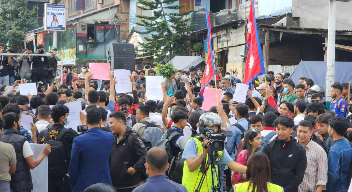 बानेश्वरमा हवाई फायर, काठमाडौंमा कर्फ्यु लगाउने तयारी