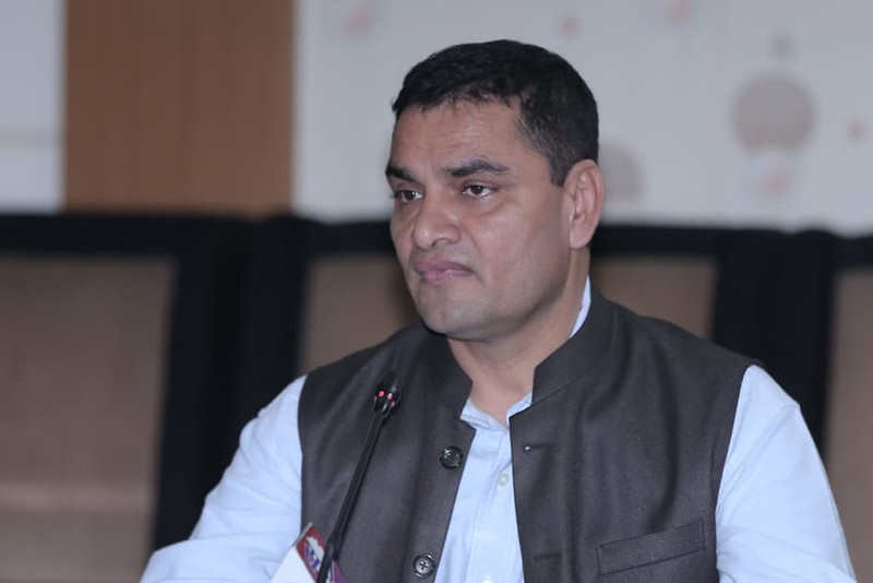 स्वास्थ्यमन्त्री पौडेलले राजीनामा दिँदै