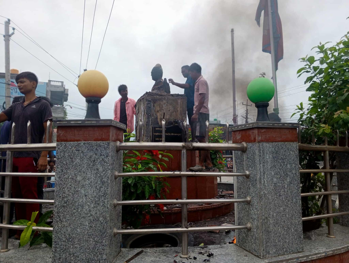 विराटनगरमा पुष्पलालको सालिक ढालियो, विभिन्न क्षेत्रमा कर्फ्यु