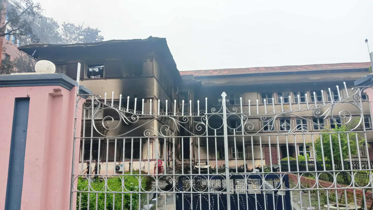 प्रदर्शनमा भवन जलाइएपछि अर्को सूचना नआएसम्मका लागि सर्वोच्चको सम्पूर्ण पेसी स्थगित