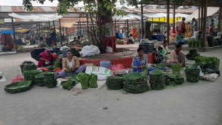 दुनाटपरी बनाउन स्थानीय व्यवसायी भ्याइनभाई
