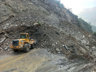 तुइनखोला पहिरो हटाउन चाहिनेभन्दा धेरै मेसिन प्रयोग गरिएको छ: भौतिकमन्त्री