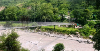 झोलुङ्गे पुललाई सजावट : आन्तरिक पर्यटकको नयाँ आकर्षण