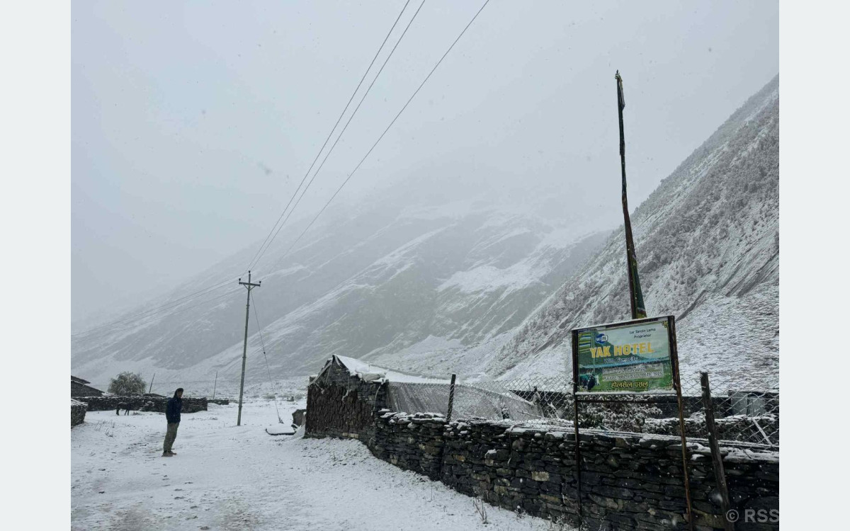 उत्तरी गोरखामा हिमपातहुँदा मनास्लु क्षेत्र भ्रमणमा गएका पर्यटक प्रभावित