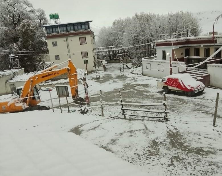 ‘हिडन भ्याली’ मा अलपत्र परेका तीन बेलायती महिला सहित १२ स्वदेशी पर्यटकको उद्धार प्रयास जारीः सेना