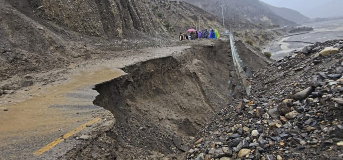 जोमसोम-कागबेनी सडक पूर्ण रूपमा अवरुद्ध