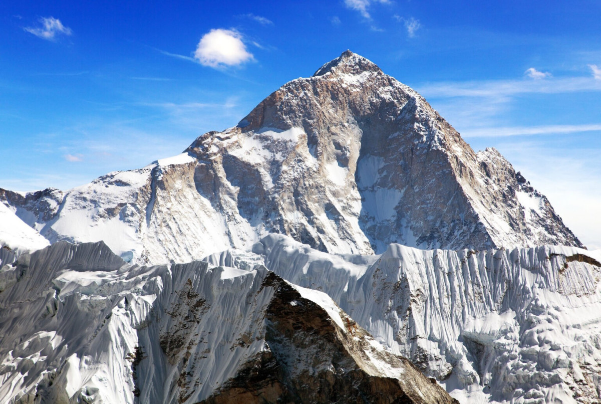 मकालु आधार शिविरबाट स्पेनिस नागरिकको उद्धार