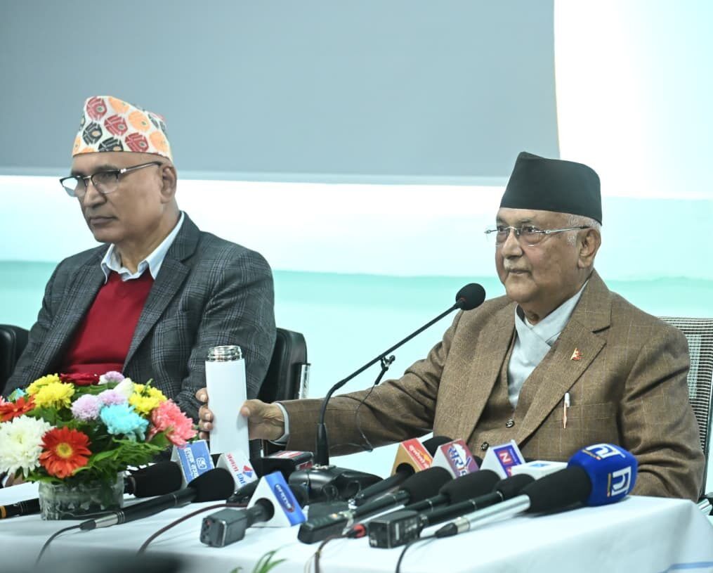 सरकारले ‘बाघ छालामा स्यालको रजाइँ जस्तै गरिरहेको छ : अध्यक्ष ओली