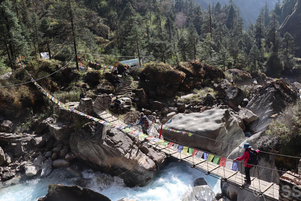 ‘मौरिस हर्जोग’ पदमार्गका अस्थायी पुलमा आलोपालो आवतजावत गर्नुपर्ने अवस्था