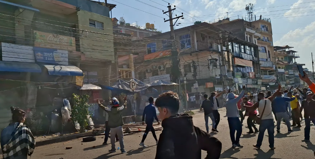 सिमरामा फेरि तनावः प्रहरी र जेनजी समूहबीच झडप भएपछि पुनः कर्फ्यू लगाइयो