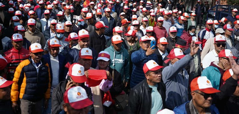 काठमाडौंमा एमाले युवाको प्रदर्शन, जेनजीको नाममा जहाँ अवरोध, त्यहाँ प्रतिरोध  : महेश बस्नेत