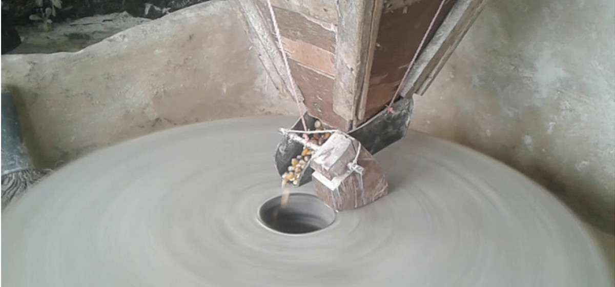 लोप भए पानीघट्ट