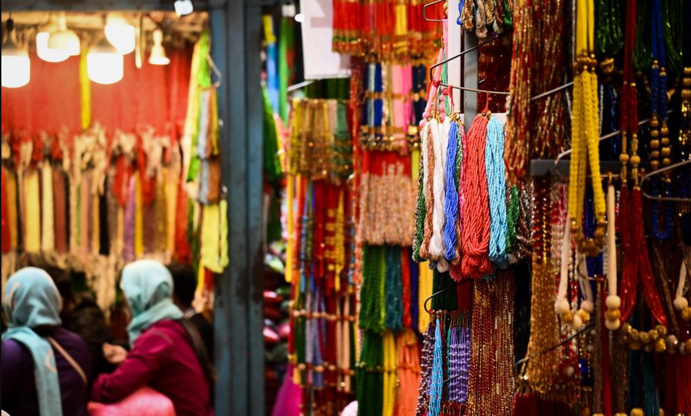 इन्द्रचोकको पोते–चुरा बजार : संस्कारले धानेको व्यापार, अनलाइनले बदलेको शैली
