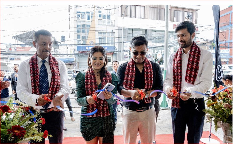 प्रोटोन इमासको थापाथलीमा नयाँ शोरुम, केकी अधिकारीले भनिन् – चलाउने बित्तिकै मलाई यो गाडी मन पर्यो