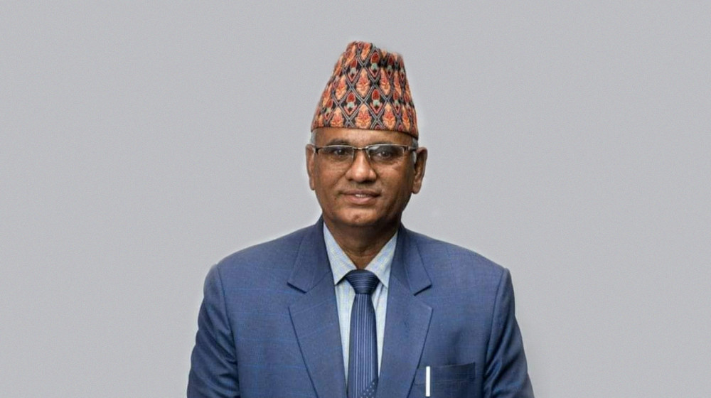'मन्त्रीहरु सिध्याउने अहिले ‘फेक वार’ चलिरहेको छ, एमालेमा केपी ओलीको विकल्प छैन'