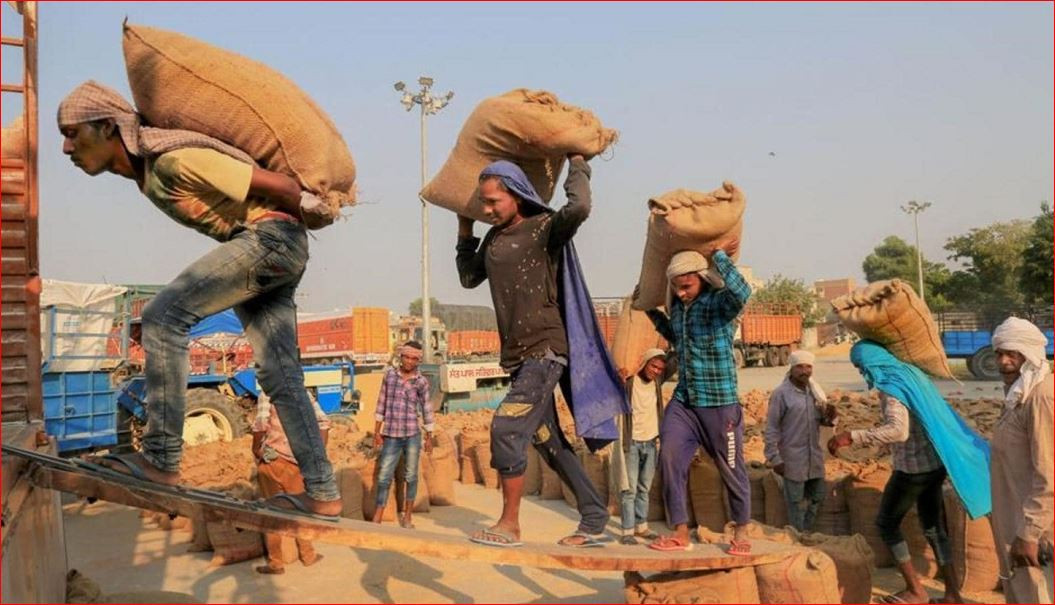 श्रमिकको न्यूनतम तलब बढ्यो, अबदेखि कति पाउलान् ?