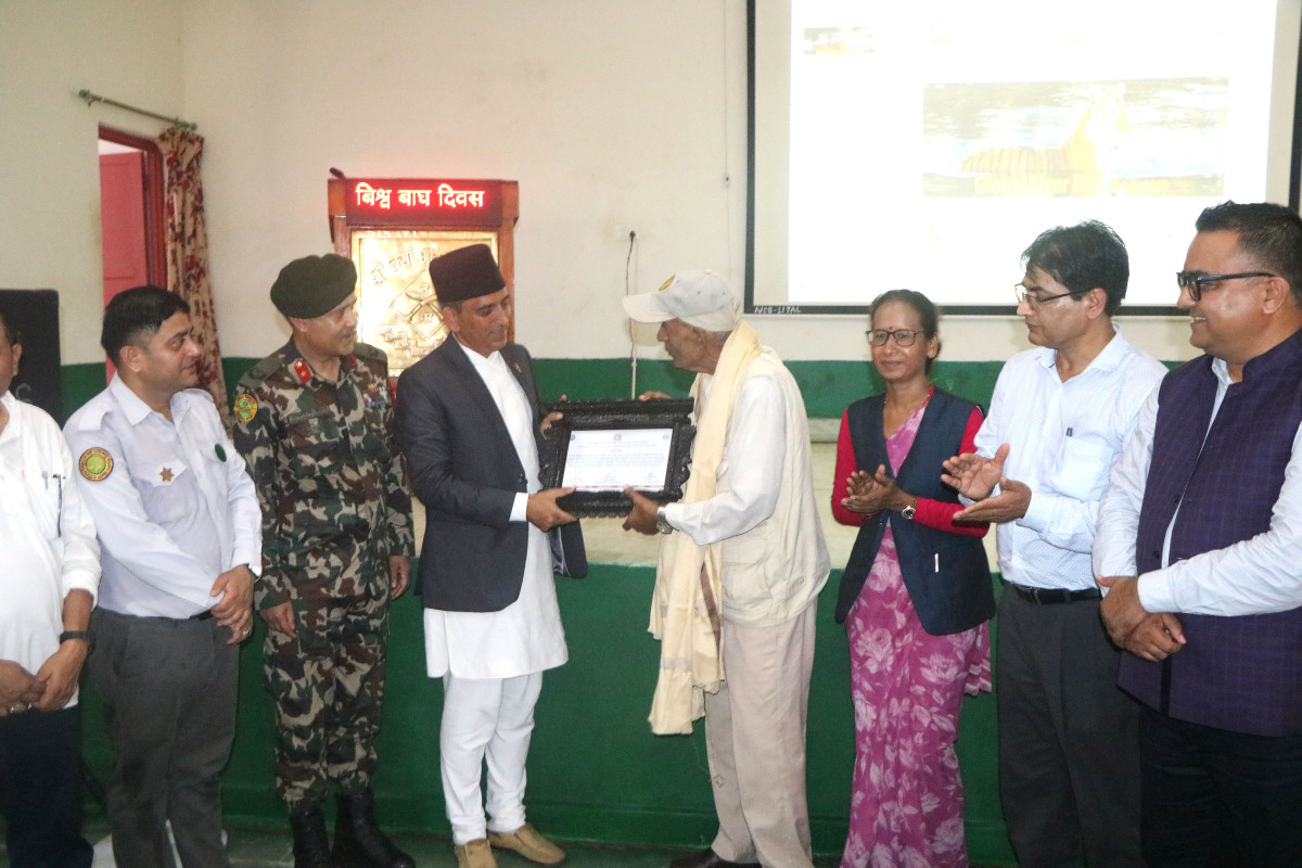 विश्व बाघ दिवसमा दीर्घकालीन योगदानका लागि रामपृत यादवलाई सम्मान