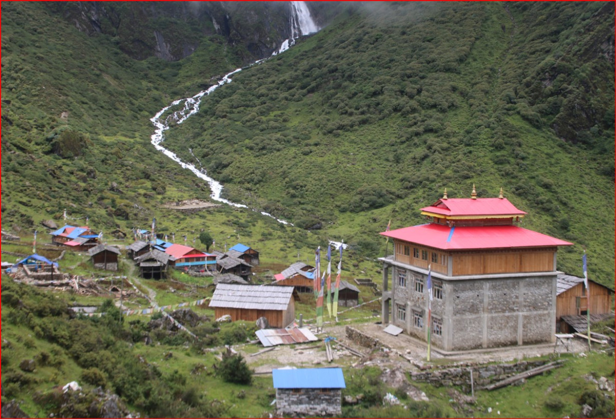 आर्थिक अभावमा जोङलुङ गुम्बा पुनर्निर्माण अधुरै