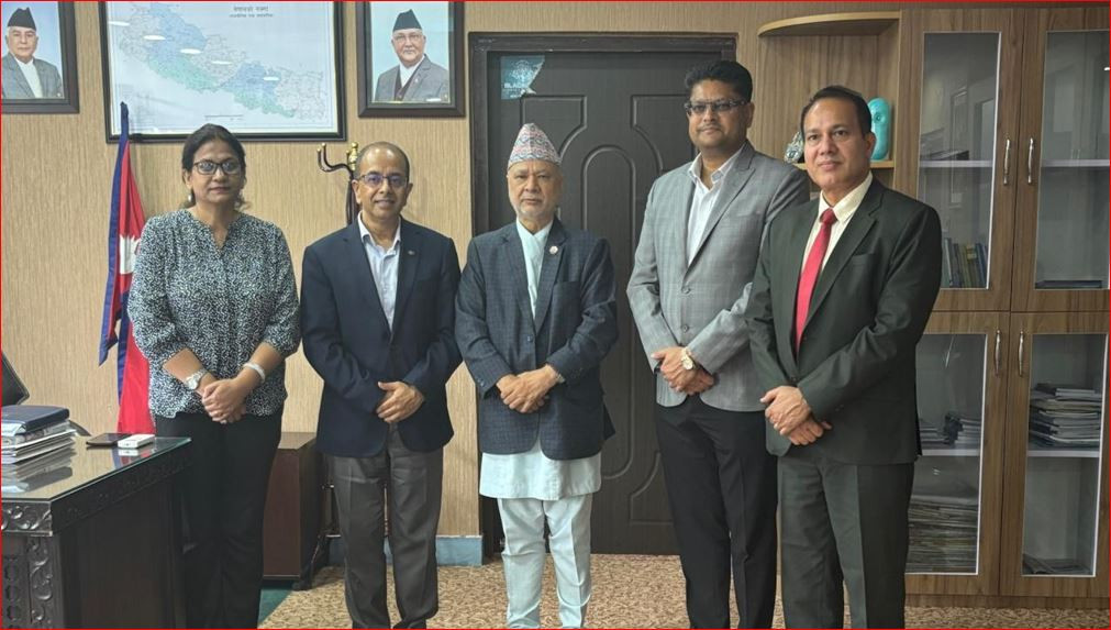 नवनिर्वाचित सिएनआई पदाधिकारीले गरे शिक्षामन्त्री पन्तसँग छलफल