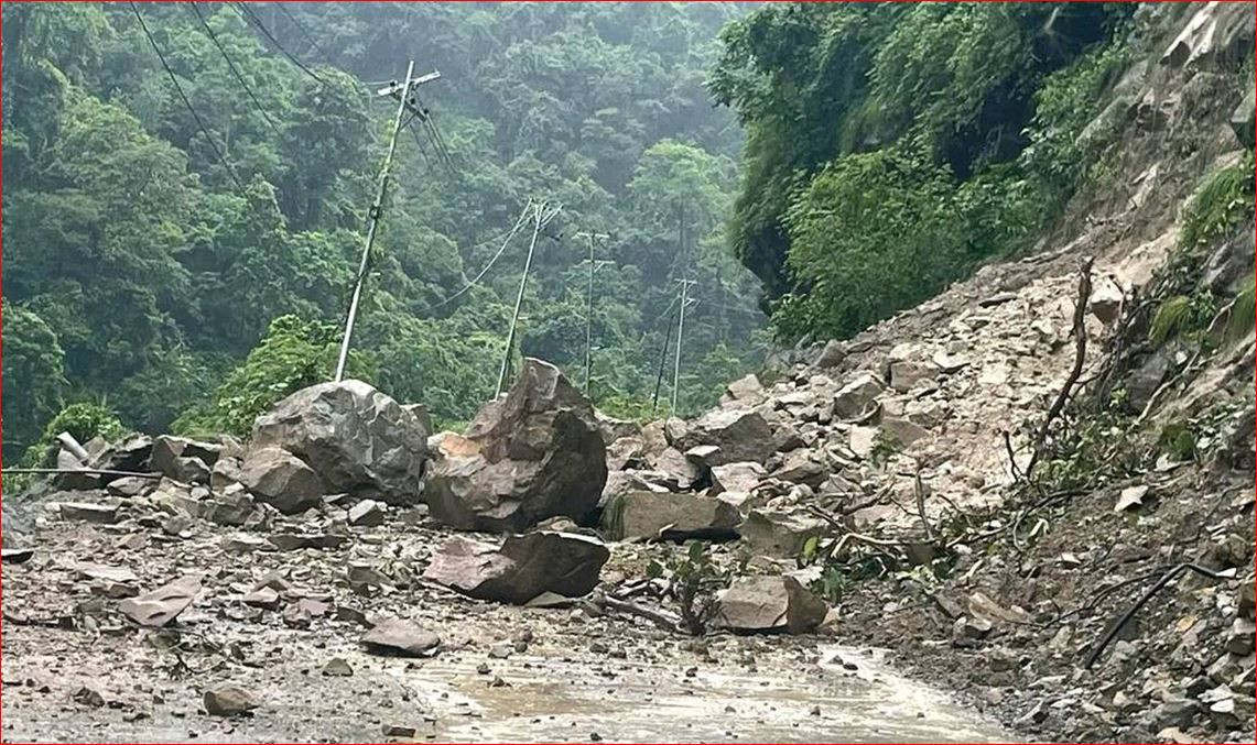 गुल्मी र पाल्पामा पहिरोले सडक अवरुद्ध