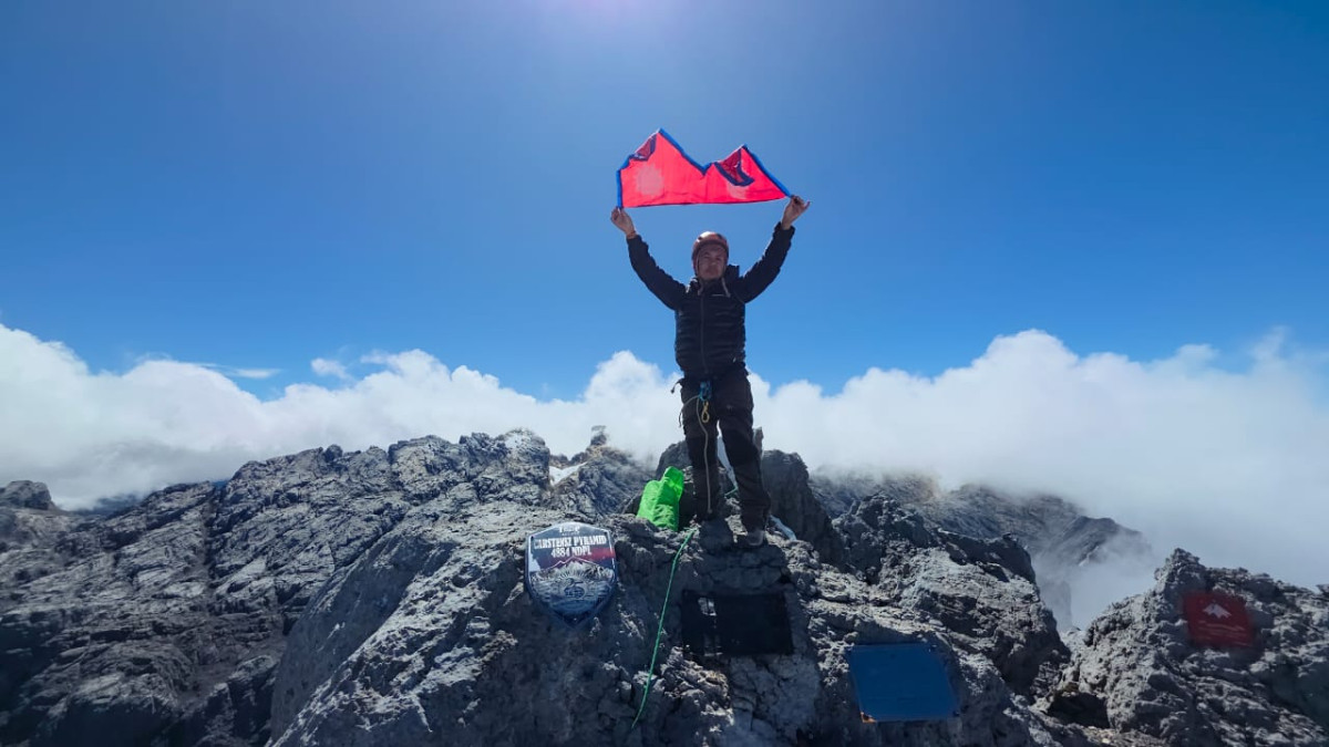 नेपाली पर्वतारोही प्रकाशराज पाण्डेले गरे ‘कास्ट्रेन्स्ज पिरामिड’ को सफल आरोहण
