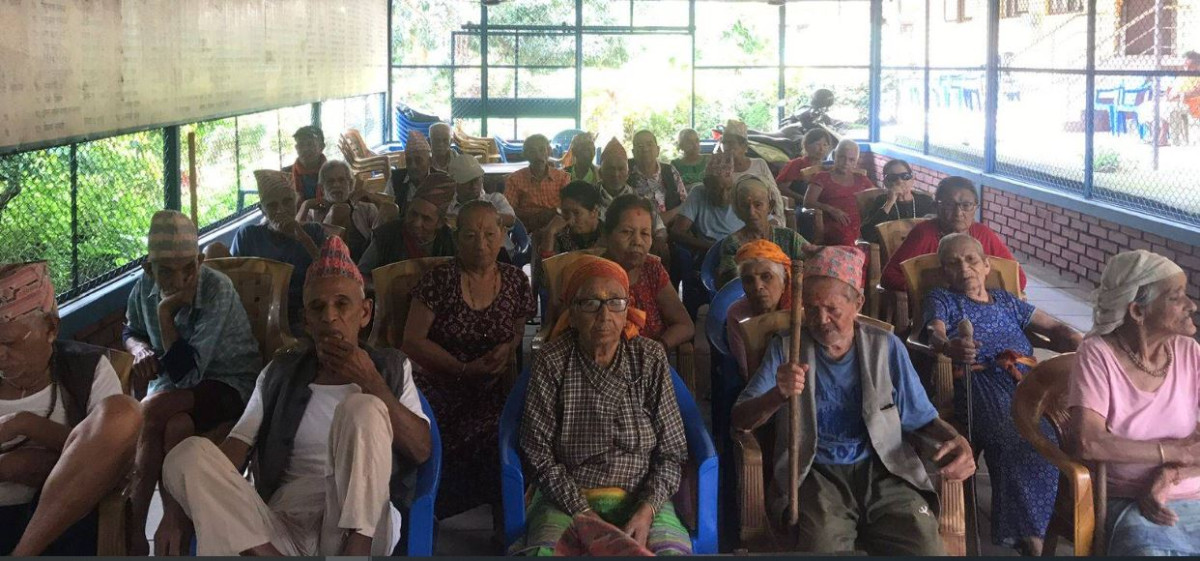 बुबाको मुख हेर्ने दिन : दाताको पर्खाइमा आश्रमका ‘बा’हरू