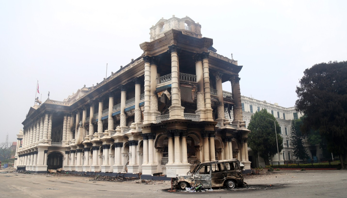 तोडफोड र आगजनीपछि सिंहदरबारको अवस्था : अधिकांश मन्त्रालयका महत्त्वपूर्ण संरचनामा अपुरणीय क्षति, लुटपाट