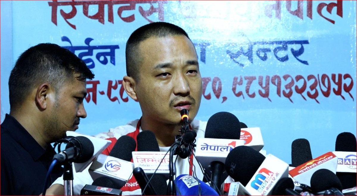 जेनजीहरु भन्छन् : शान्तिपूर्ण आन्दोलनमा थियौं, ‘झोले’हरु घुसेर आगो लगाए