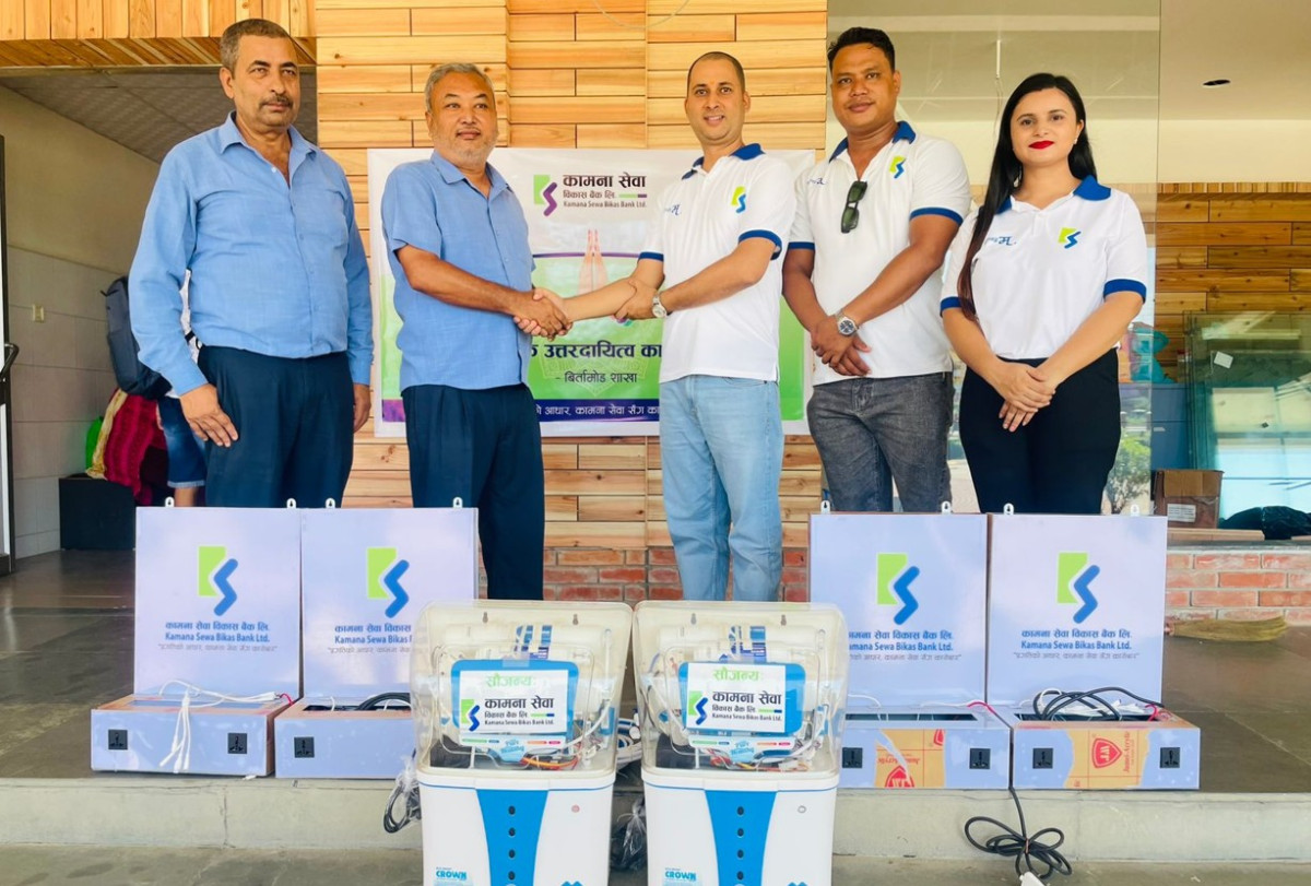 कामना सेवा विकास बैंकद्वारा मेची आई हस्पिटललाई वाटर प्यूरिफायर र मोबाइल चार्जिङ स्टेशन हस्तान्तरण