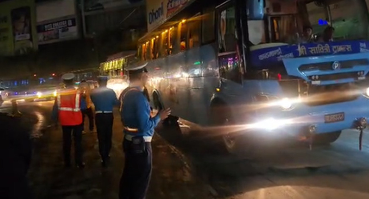 नागढुङ्गासहितका नाकाहरूमा ट्राफिक प्रहरीको माइकिङ, उच्च सतर्कता अपनाउन आग्रह