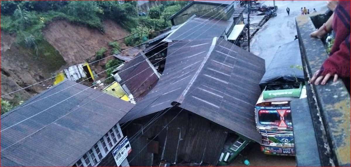 इलाममा मात्रै पहिरोमा परेर १८ जनाको मृत्यु
