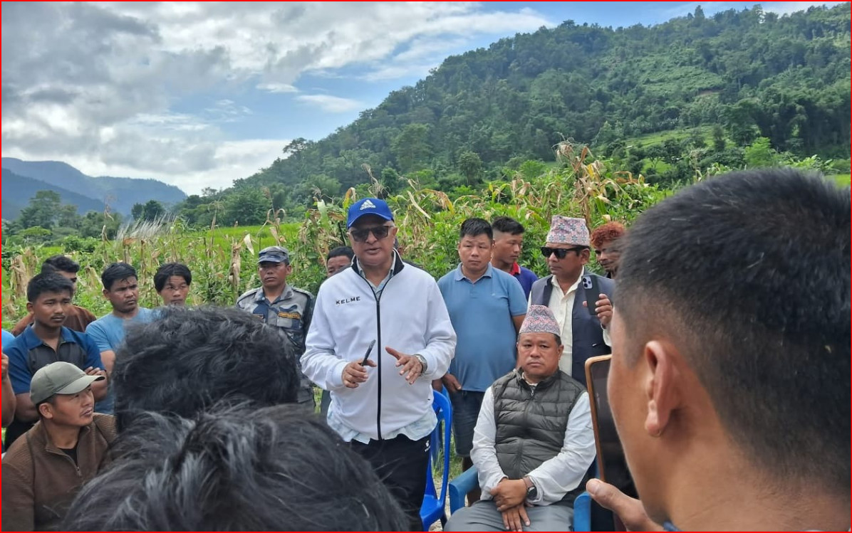 पहिरोपीडित इलाममा पुग्यो कोशी सरकारको राहत - arthadabali.com