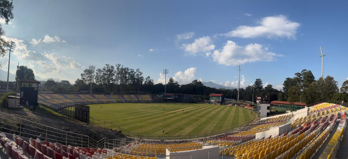 कीर्तिपुर क्रिकेट मैदानका फ्लडलाइटका ६ वटै टावर ठड्याइयो