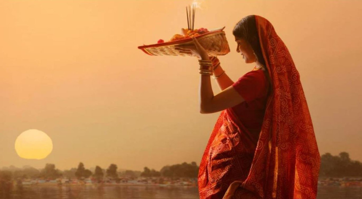 आज छठ पर्वको मुख्य दिन, अस्ताउँदो सूर्यलाई अघ्र्य दिइँदै