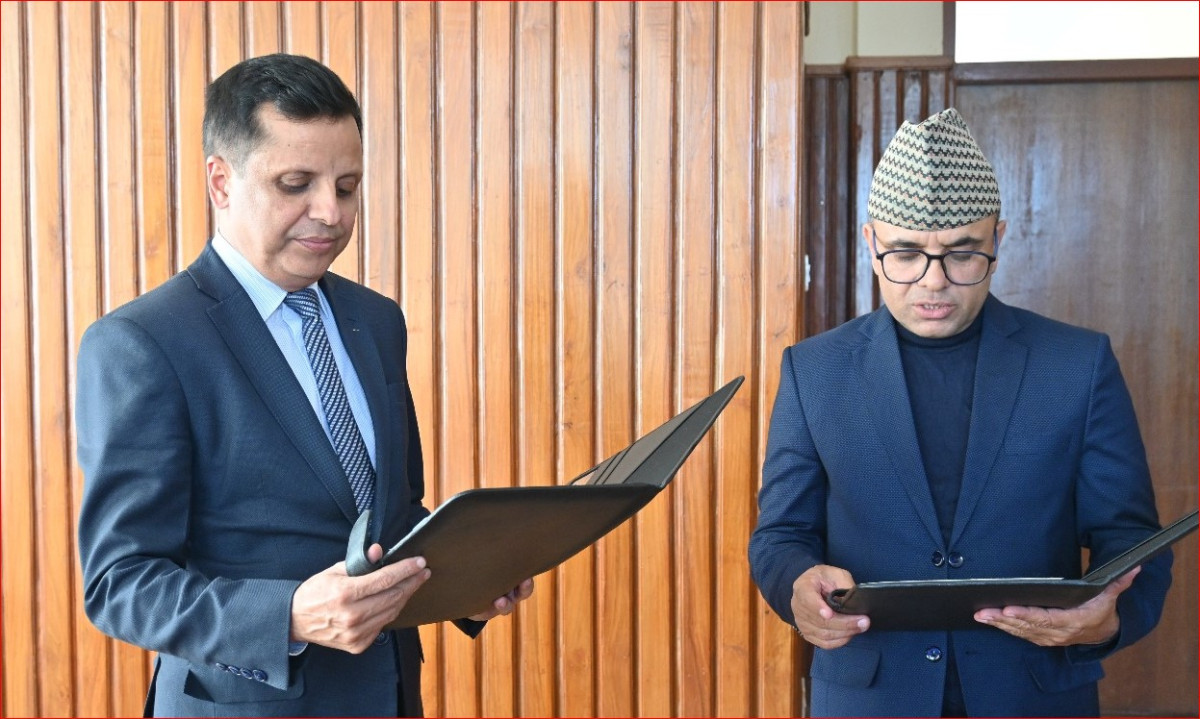 बीमा कम्पनी लिमिटेडमा अध्यक्ष निर्मल ढकालले लिए सपथ