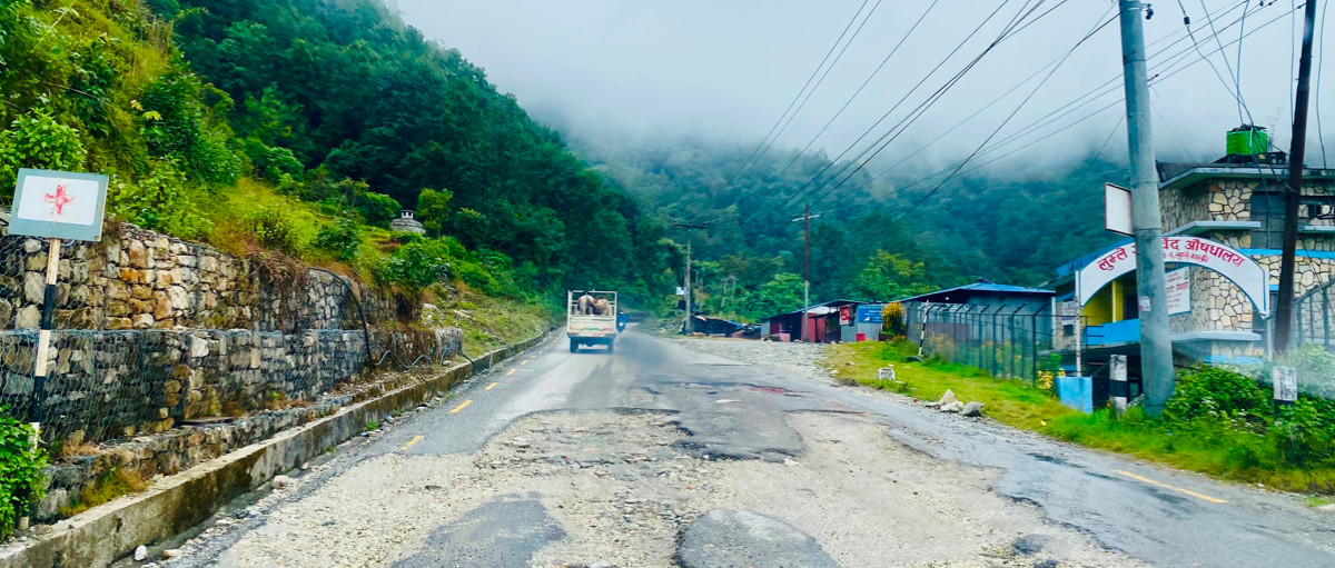 पोखरा–बागलुङ सडकमा यात्रा गर्न सकस