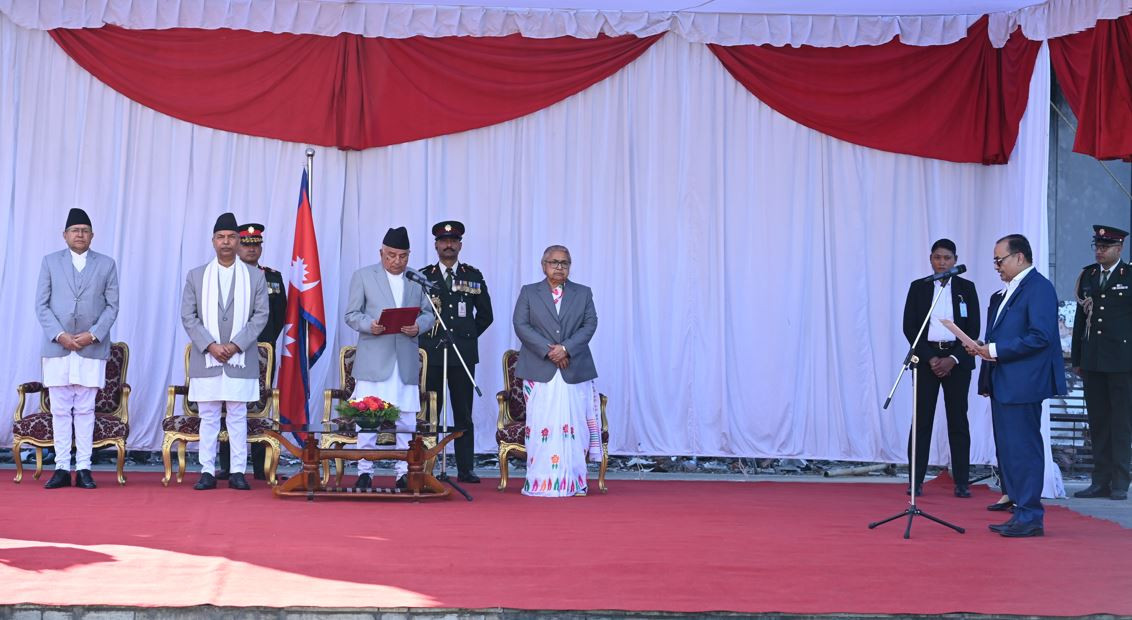 राष्ट्रपतिसमक्ष मधेस प्रदेशका प्रदेश प्रमुख कर्णको शपथ