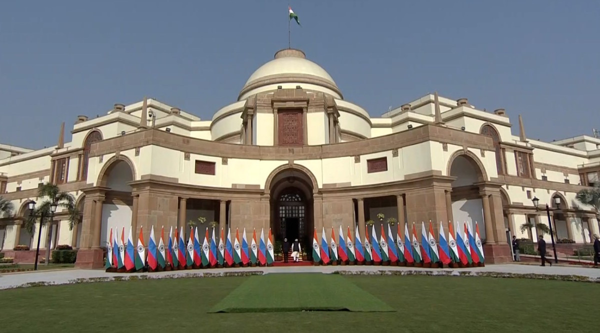 रुसी राष्ट्रपति पुटिनलाई भारतमा भब्य स्वागत, २१ तोपको सलामी